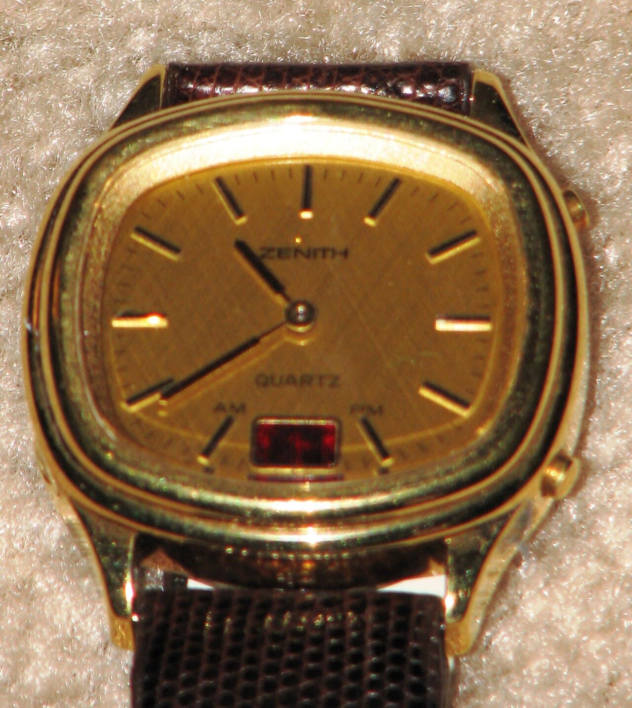 Zenith Quartz ana-digi (gold cushion, AM/PM)